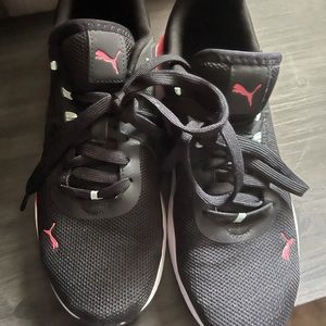 Puma ladies size 9 shoes